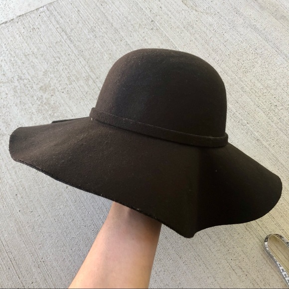Black felt hat full brim with simple tie and round top, slightly floppy brim - Picture 5 of 7